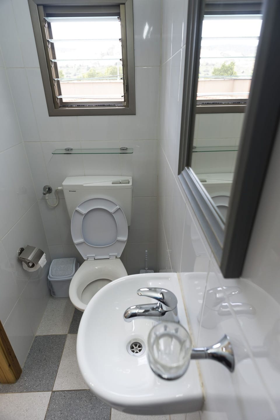 Family Room | Bathroom | Shower, hair dryer, towels, soap
