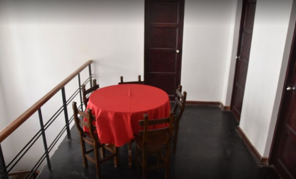 House, 5 Bedrooms | In-room dining
