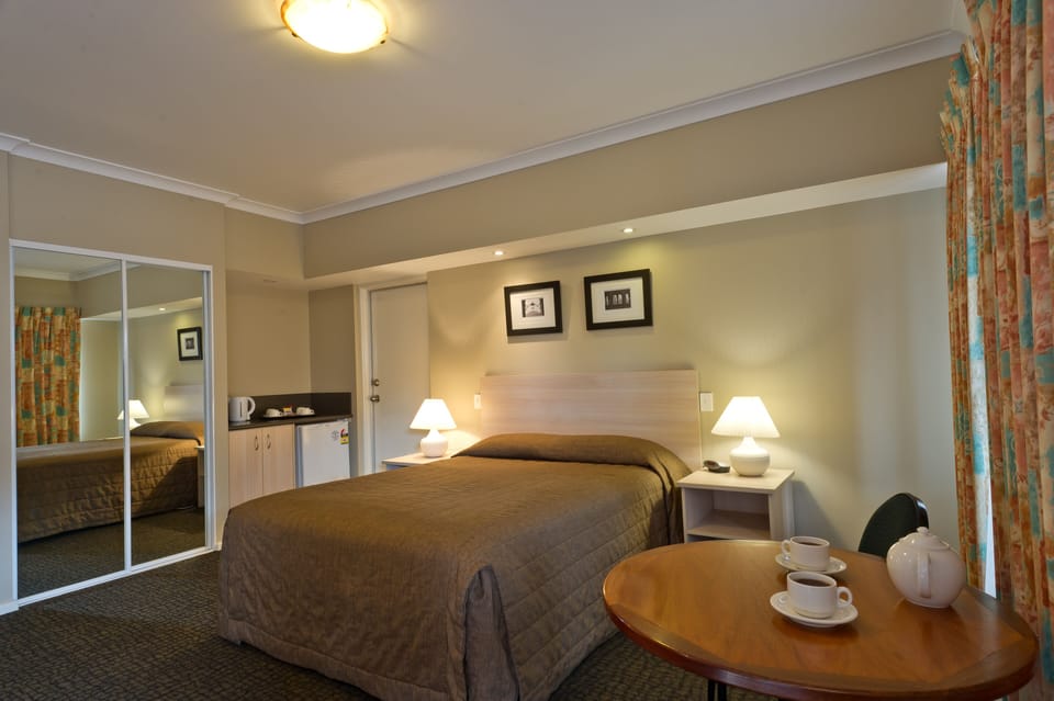 Desk, laptop workspace, iron/ironing board, free WiFi