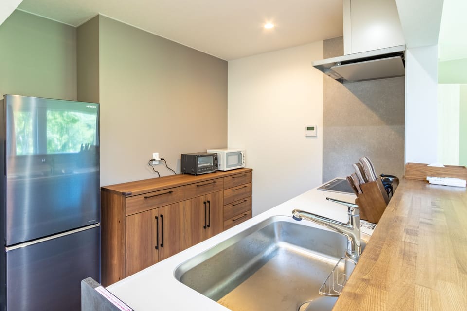 Fridge, microwave, stovetop, electric kettle