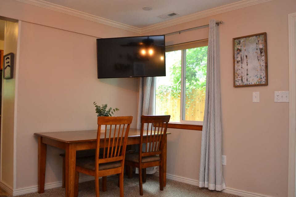 Seating for 4+ with a large bench seat!
