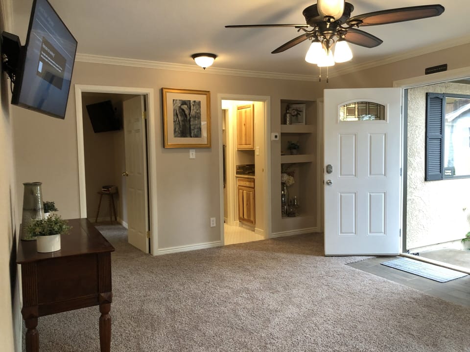Livingroom with flat screen tv.