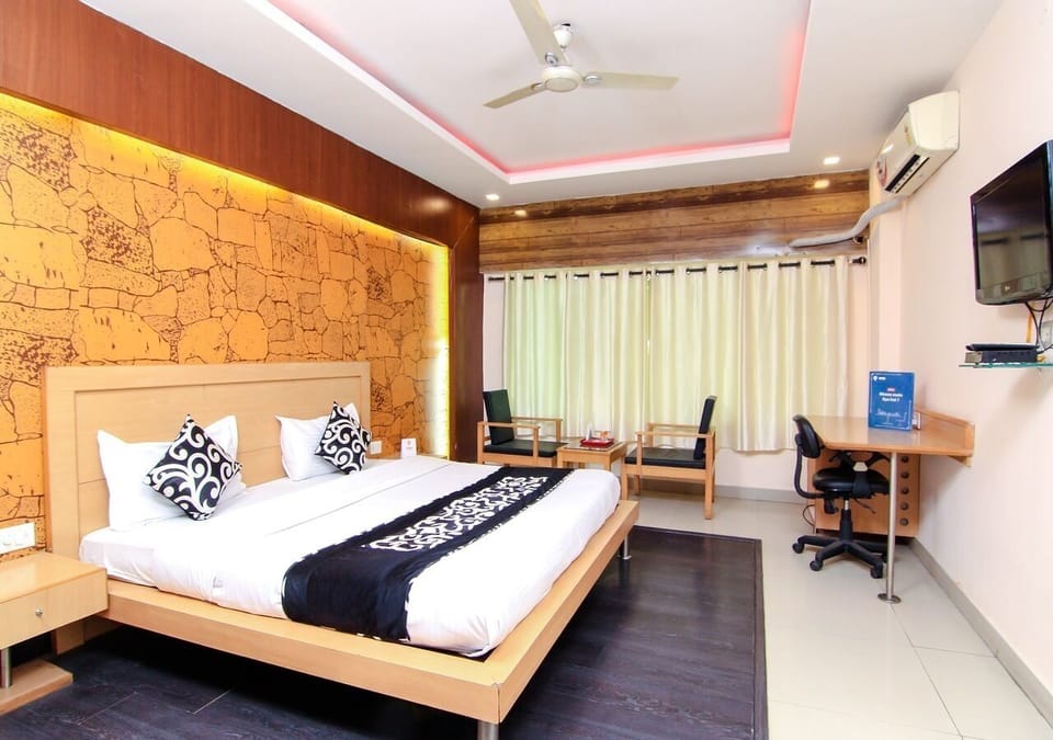 Deluxe Room | Memory foam beds, desk, laptop workspace, iron/ironing board