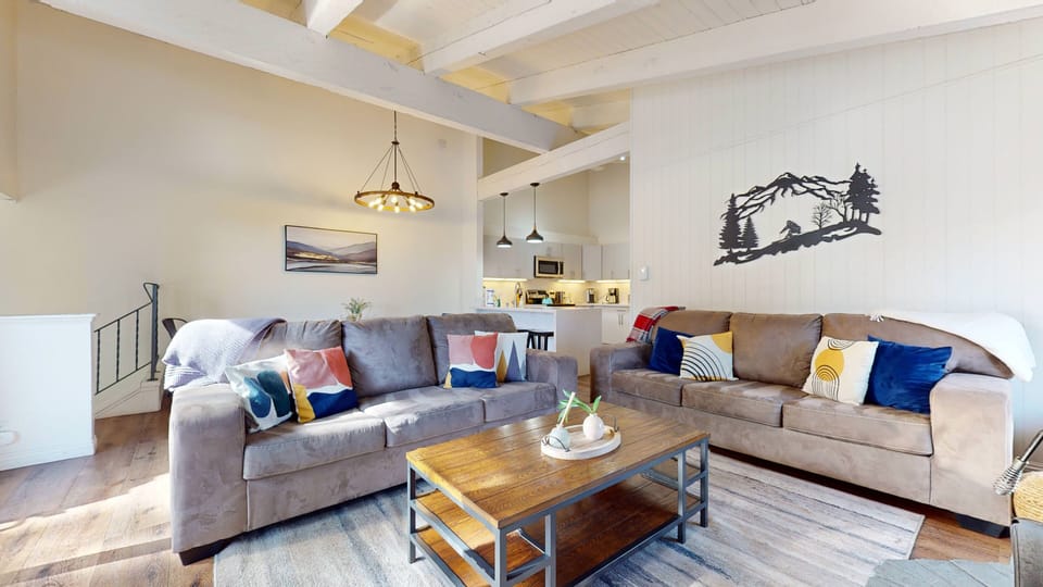 Condo, 4 Bedrooms | Living area | Smart TV