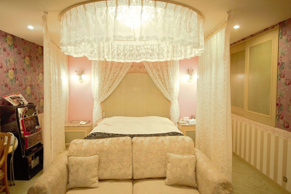 Deluxe King Room | Premium bedding, down comforters, minibar (some free items)