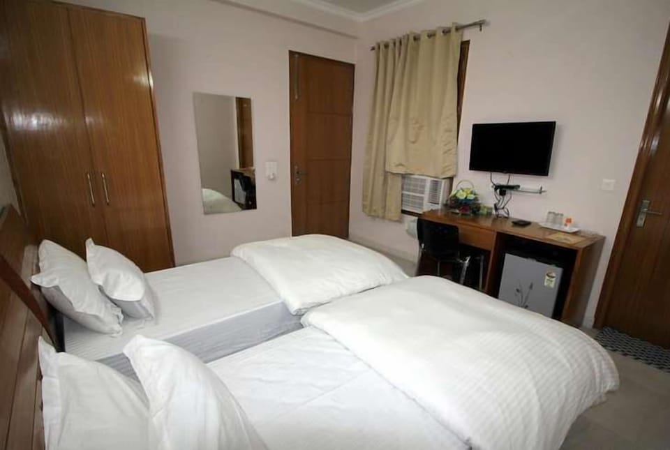 Desk, free WiFi