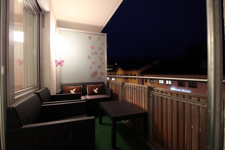Deluxe Apartment, 2 Bedrooms, Accessible (Pearl Royale) | Balcony