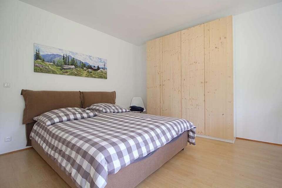 Studio (Berglust) | Desk, iron/ironing board, cribs (free), rollaway beds (surcharge)