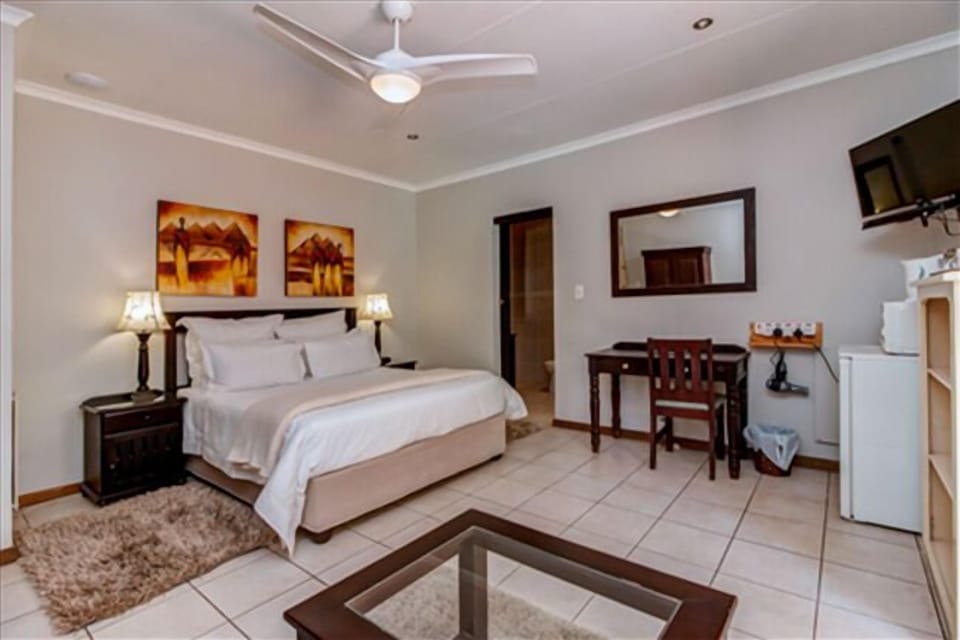 Standard Double Room (Lodge 3 Room) | Minibar, iron/ironing board, free WiFi, bed sheets