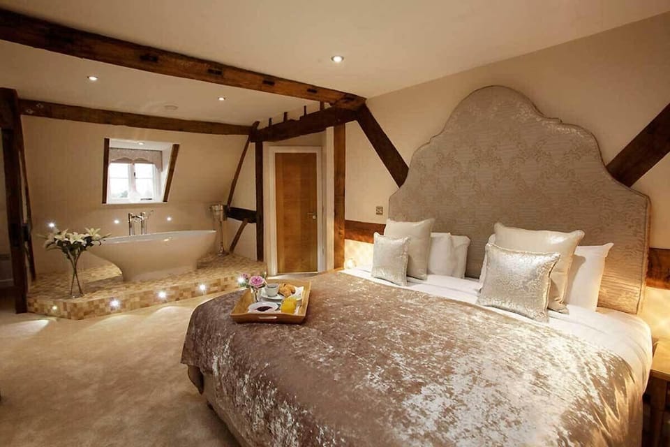 Suite, 1 Double Bed, Kitchen, Golf View (Full Kitchen) | Desk, blackout drapes, iron/ironing board, cribs/infant beds