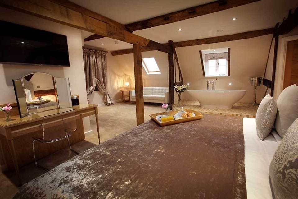 Suite, 1 Double Bed, Kitchen, Golf View (Full Kitchen) | Desk, blackout drapes, iron/ironing board, cribs/infant beds