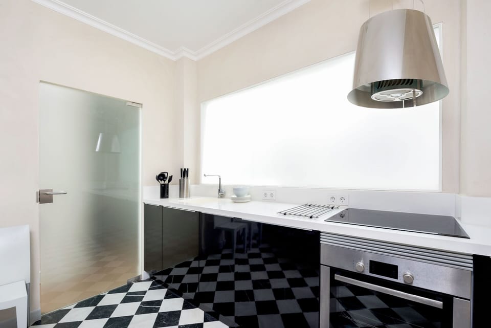 Apartment (2 Bedrooms) | Private kitchen | Microwave, oven, stovetop, coffee/tea maker
