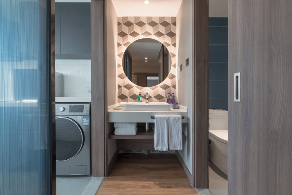 Suite, 1 Bedroom (Dining) | In-room safe, desk, soundproofing, WiFi (free)