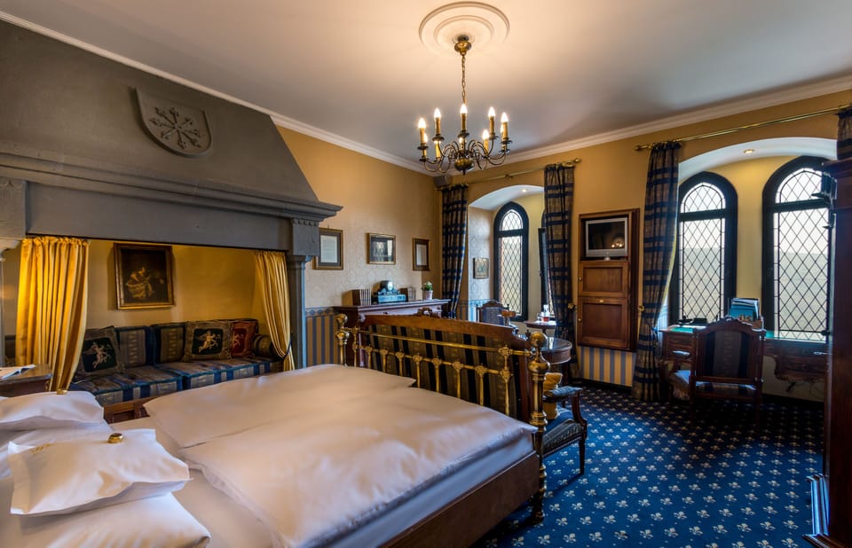 Deluxe Double Room, Bathtub | Hypo-allergenic bedding, down comforters, free minibar, in-room safe