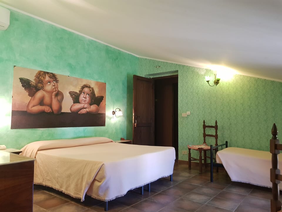Quadruple Room | Desk, free WiFi, bed sheets