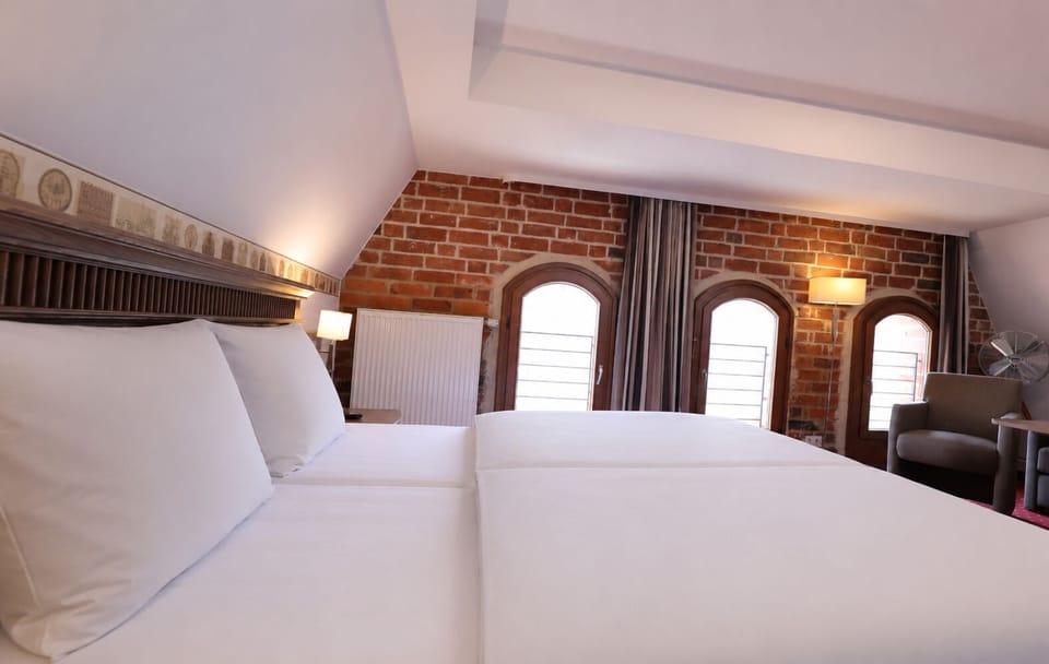 Comfort Double or Twin Room | Hypo-allergenic bedding, minibar, in-room safe, individually furnished