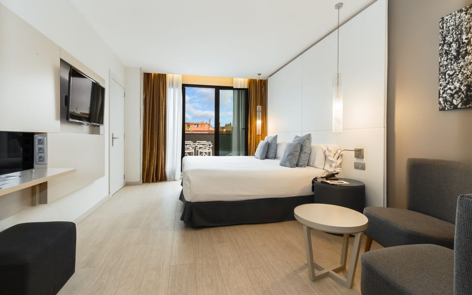 Executive Double Room, Terrace | Premium bedding, down comforters, memory foam beds, minibar