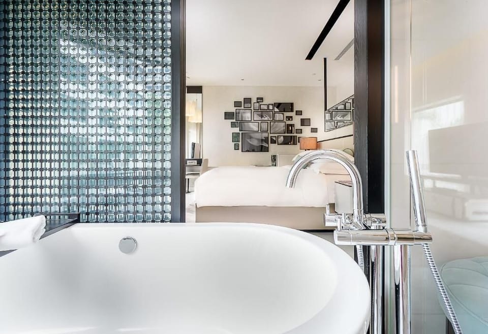 Design Room | Deep soaking bathtub
