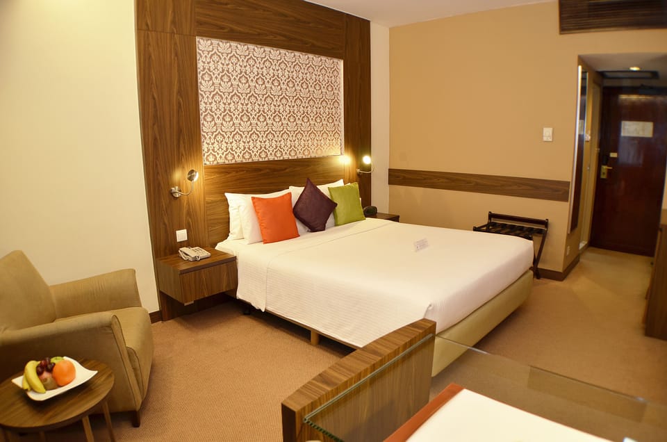 Premier Double Room | Minibar, in-room safe, desk, soundproofing
