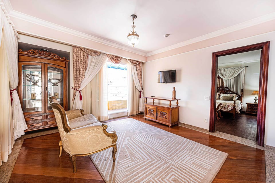 Suite | Living area | 32-inch LCD TV with cable channels, TV