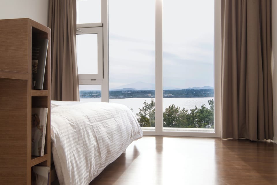 1 bedroom, down comforters, laptop workspace, blackout drapes