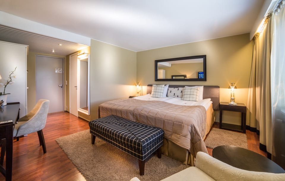 Superior Twin Room | Premium bedding, desk, laptop workspace, blackout drapes