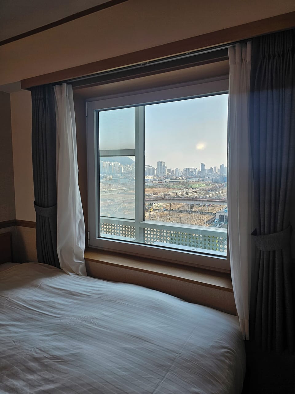 Twin Room, Non Smoking, Harbor View | In-room safe, desk, laptop workspace, free WiFi