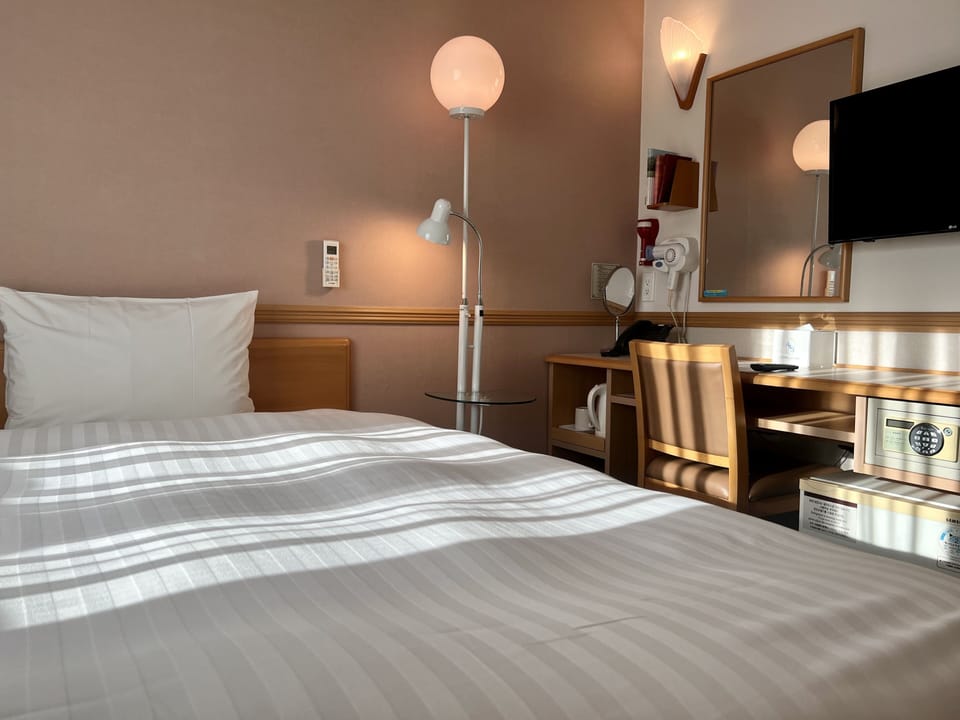 Single Room, Non Smoking | In-room safe, desk, iron/ironing board, free WiFi