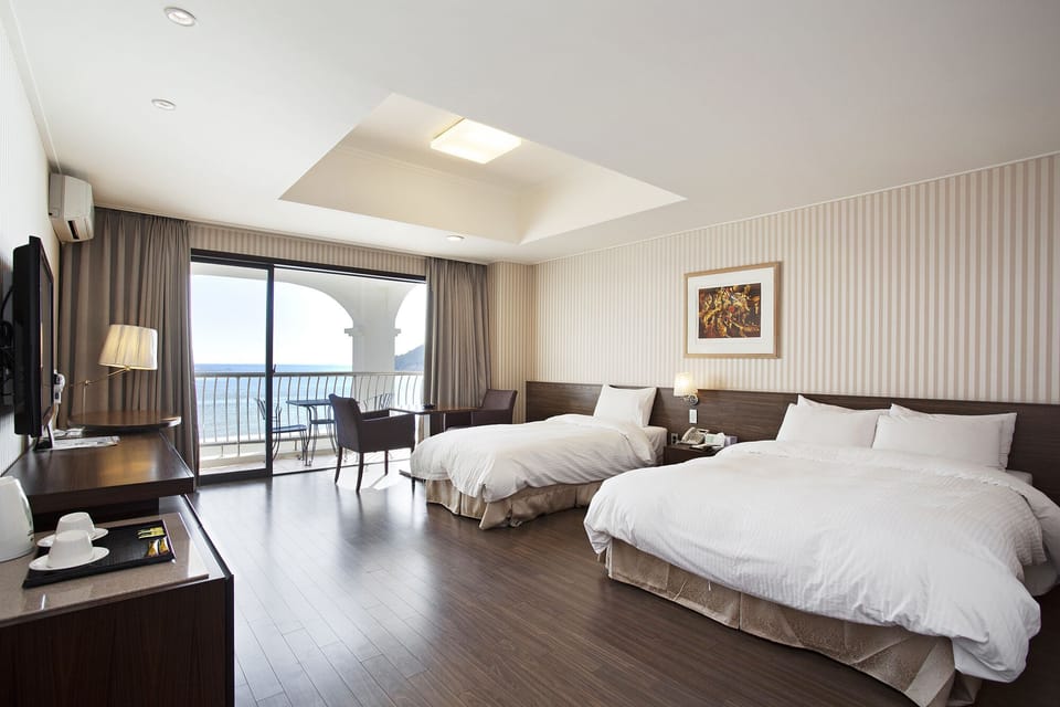 Deluxe Twin Room | Free WiFi, bed sheets