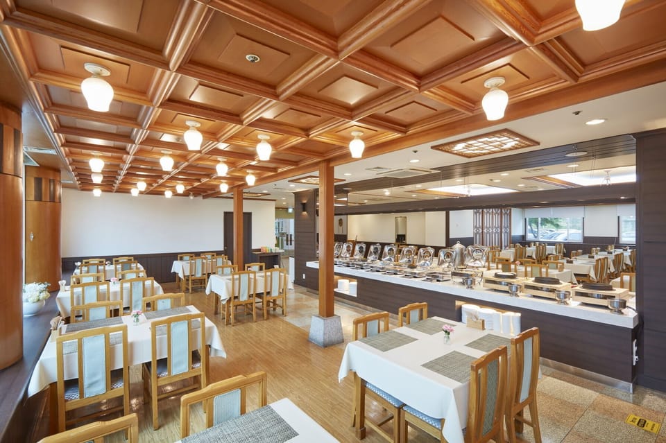 Buffet breakfast for a fee on weekends