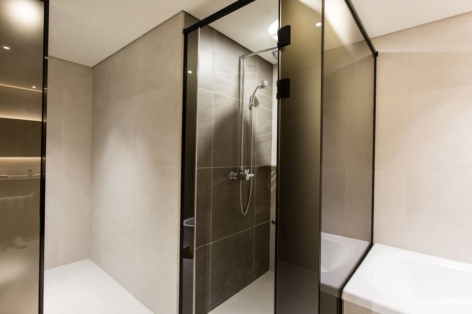 Suite, 2 Bedrooms | Bathroom | Combined shower/tub, deep soaking tub, free toiletries, hair dryer