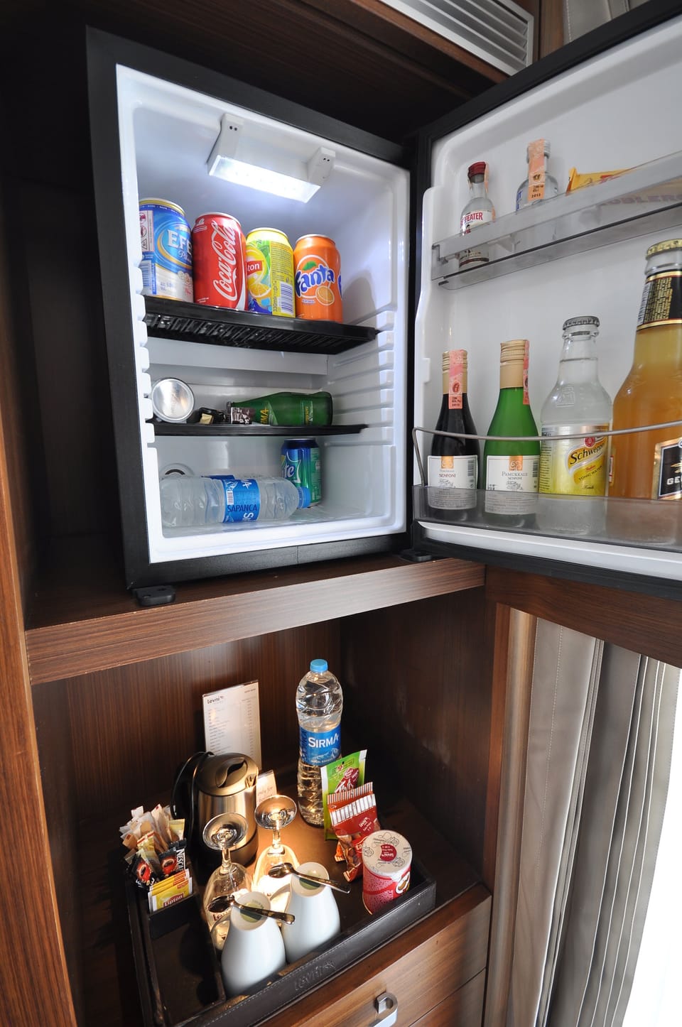 Premium bedding, pillowtop beds, minibar, in-room safe