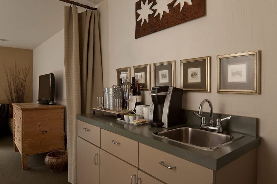 Iron/ironing board, rollaway beds, Internet, bed sheets