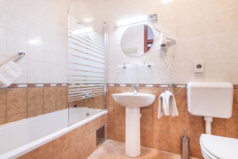 Triple Room, Balcony, Sea View | Bathroom | Free toiletries, hair dryer, towels