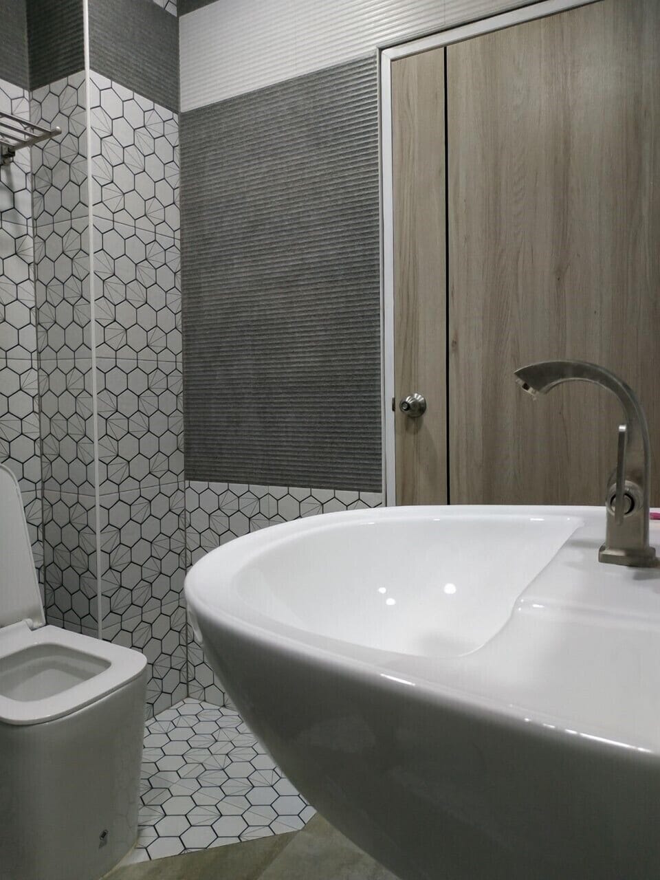 Standard Room | Bathroom | Shower, hair dryer, towels, soap