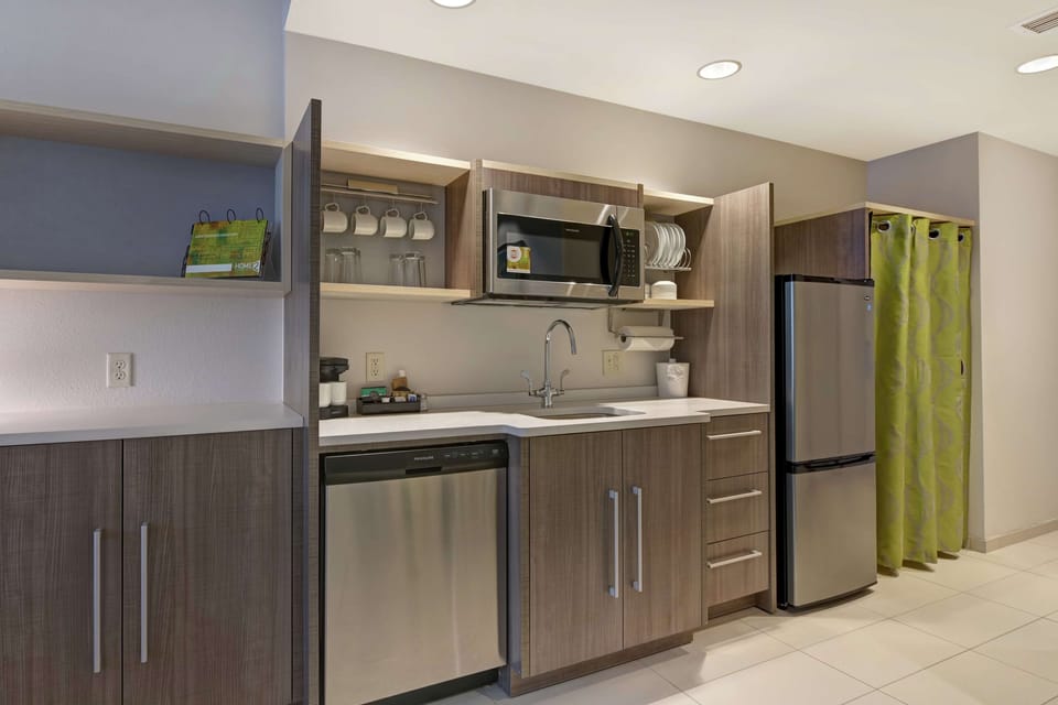 Coffee/tea maker, fridge, microwave, dishwasher
