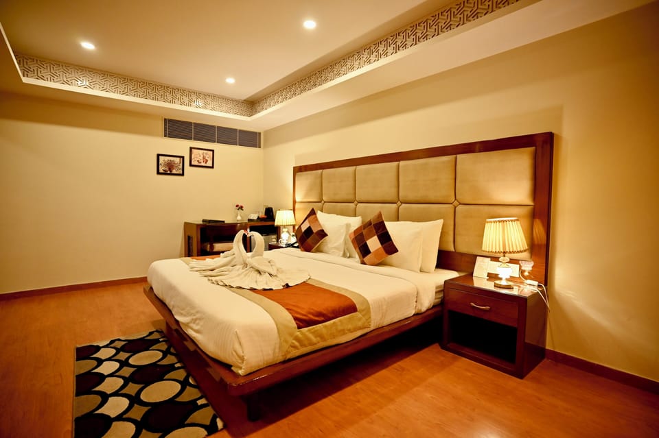 Deluxe Double Room | Premium bedding, minibar, in-room safe, desk