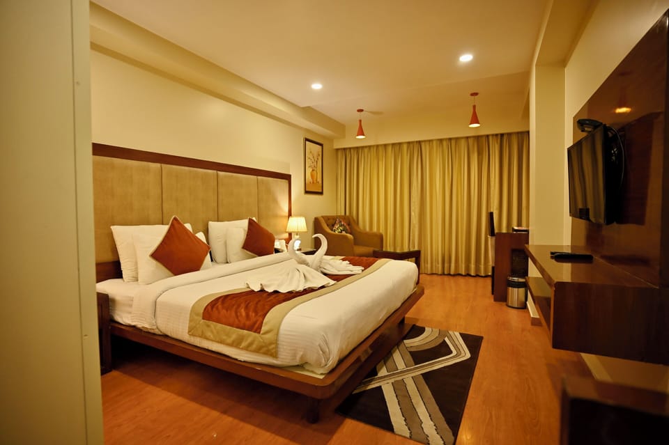 Deluxe Double Room | Premium bedding, minibar, in-room safe, desk