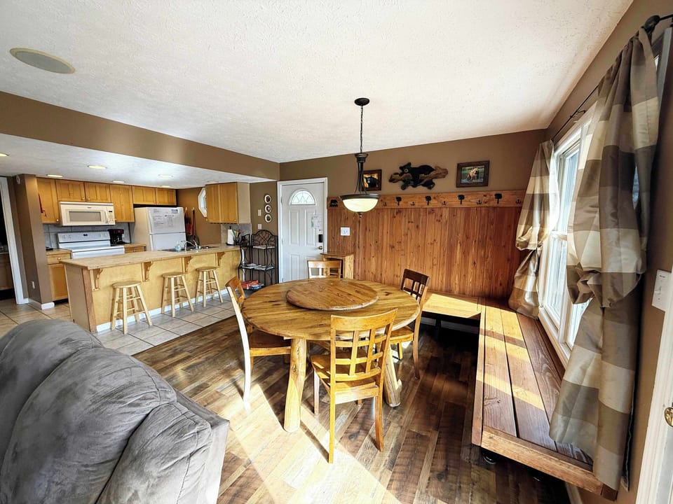 Dining room on entry level with bench drop zone for all your bags and coats.