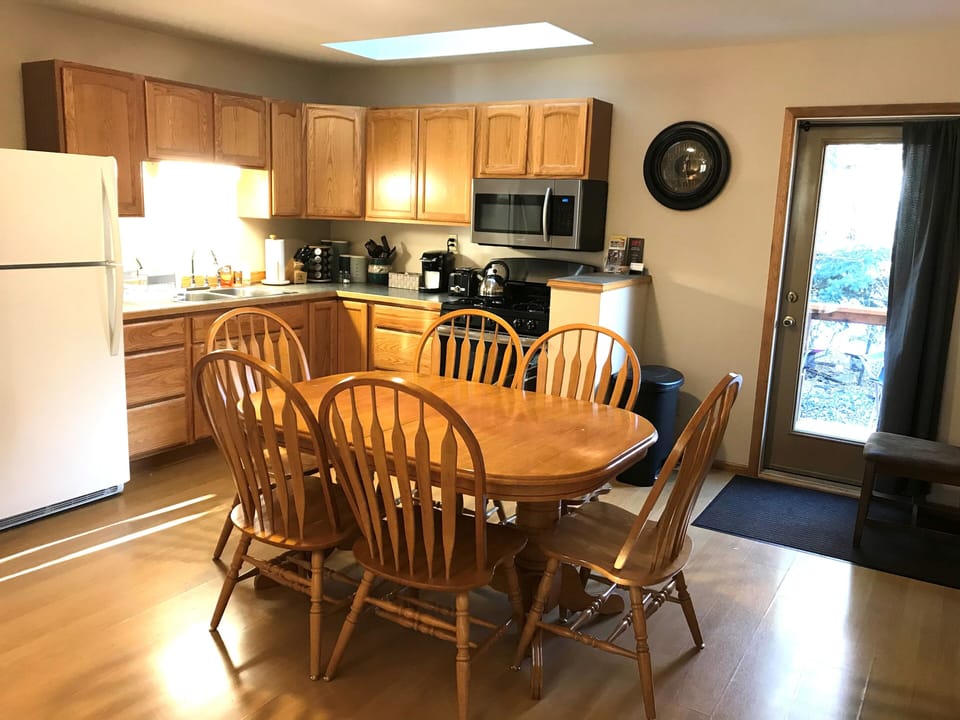 Dining area & Kitchen