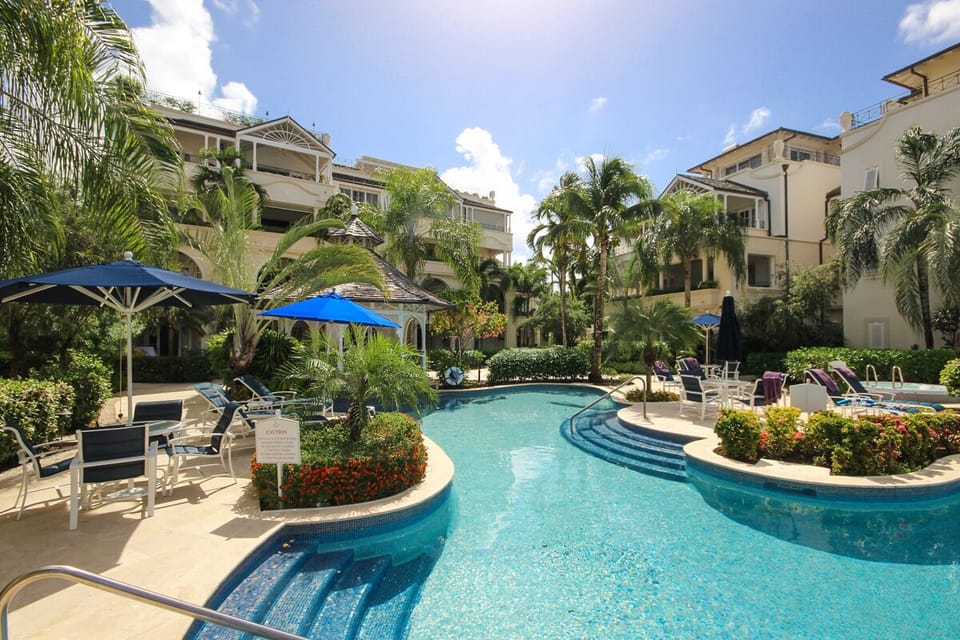 Schooner Bay 205 - Free-form communal pool