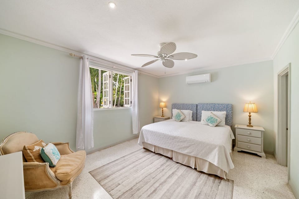 The fourth bedroom with a king bed (can convert to be two twins), air-conditioning, and en suite