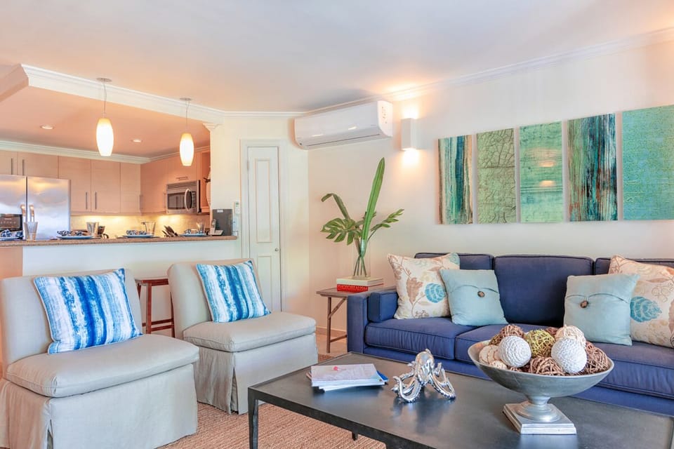 Sapphire Beach 104 - Living Area