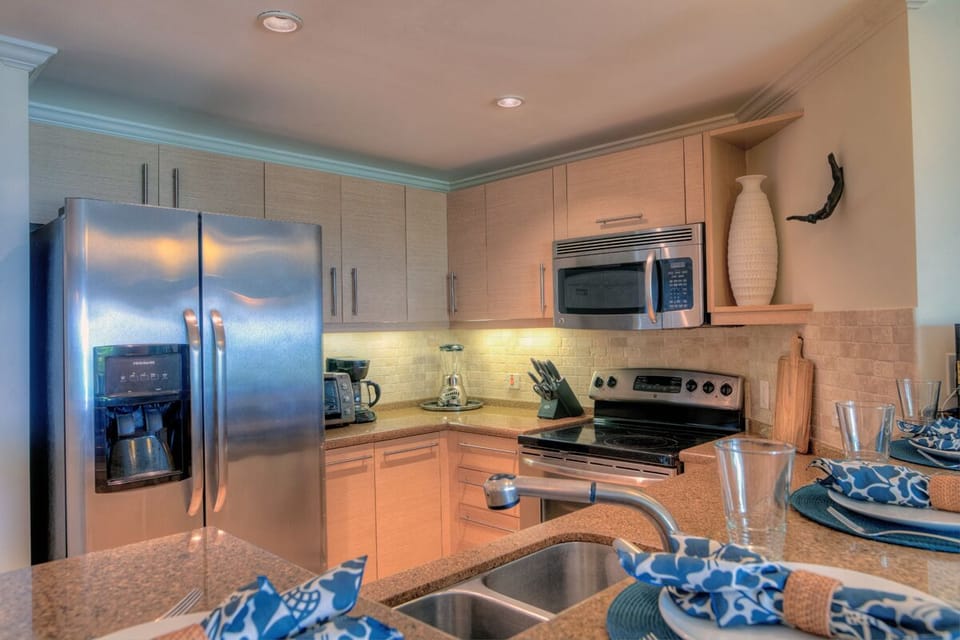 Sapphire Beach 104 - Contemporary Kitchen Area