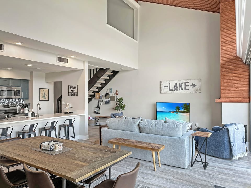 Perfect enteraining space with ample seaing, vaulted ceiling and open lake views