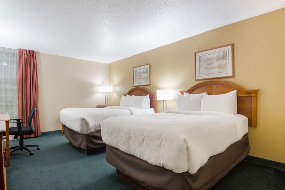 Standard Double Room | Desk, iron/ironing board, WiFi (free), bed sheets