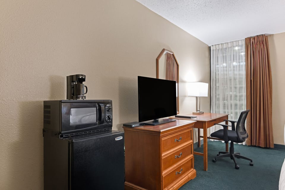 Desk, iron/ironing board, WiFi (free), bed sheets