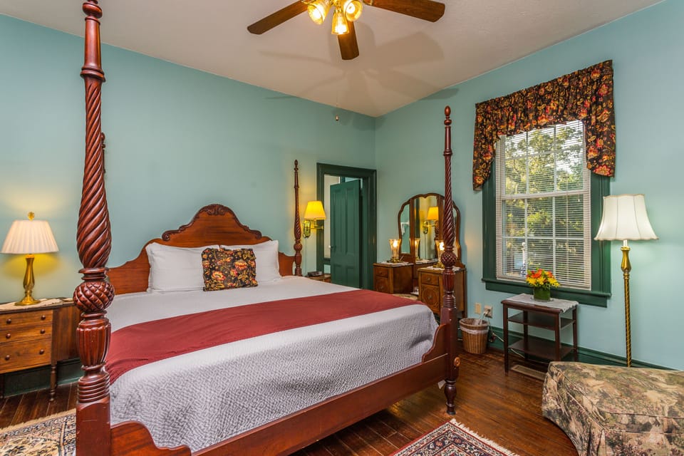 Deluxe Room, 1 King Bed (Clawfoot Tub/Shower) | Premium bedding, free WiFi, bed sheets