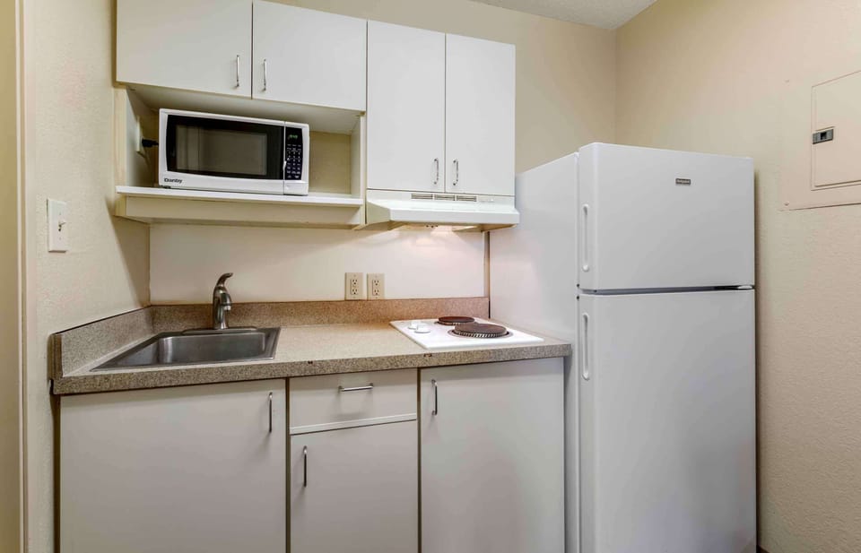 Studio, 2 Twin Beds, Non Smoking | Desk, free WiFi, bed sheets