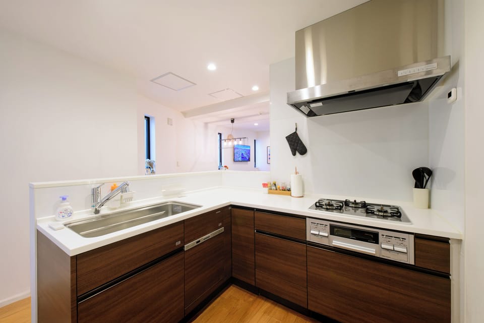 Private Vacation Home | Private kitchen | Fridge, microwave, stovetop, electric kettle